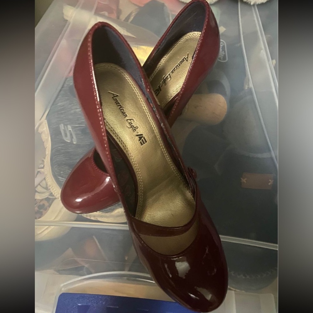 American eagle maroon heels size 7.5